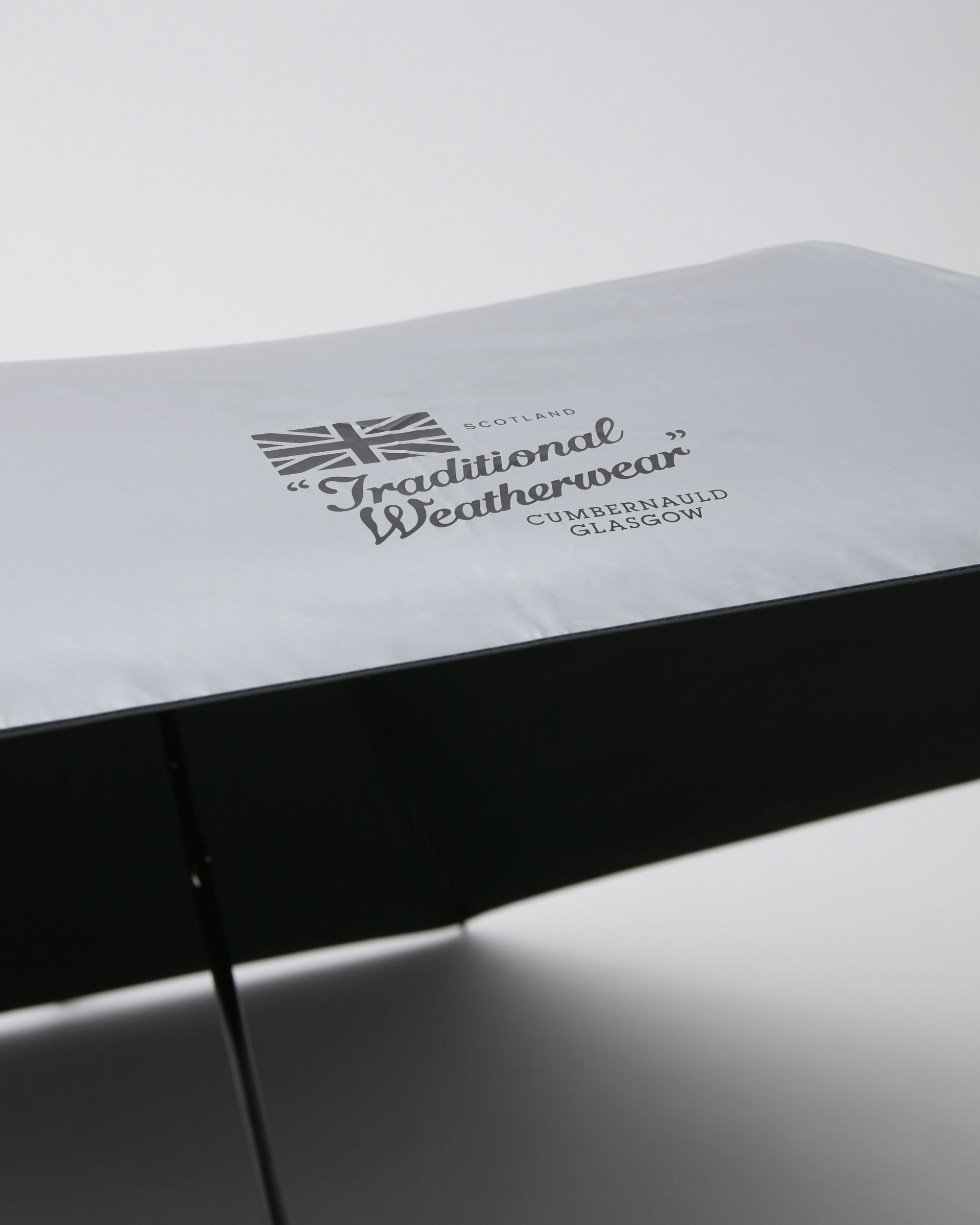 軽量】LIGHT WEIGHT UMBRELLA ライトウェイトアンブレラ|ゴールド|Goods|折り畳み傘|Traditional Weatherwear(トラディショナル ウェザーウェア) 公式通販オンラインストア トラディショナル ウェザーウェア Traditional Weatherwear ライトウェイト アンブレラ A231SLGGO0173PF LIGHT WEIGHT UMBRELLA 雨具 レイングッズ 折り畳み傘 メンズ レディース シンプル カジュアル 晴雨兼用 UVカット 日傘 軽量 TWW F 2023SS 春 夏 秋 冬
