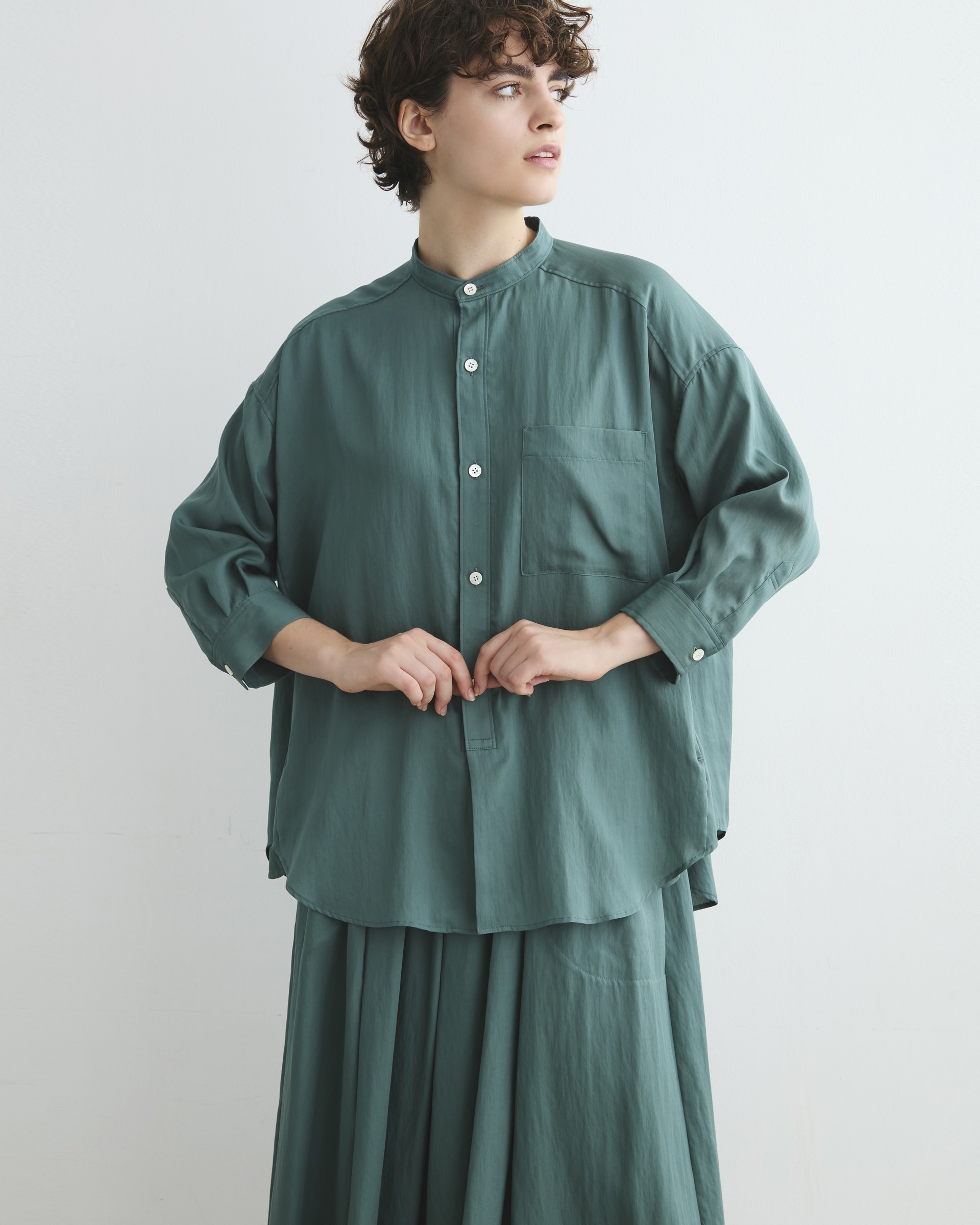 Traditional Weatherwearバックギャザー ノーカラーシャツ - シャツ