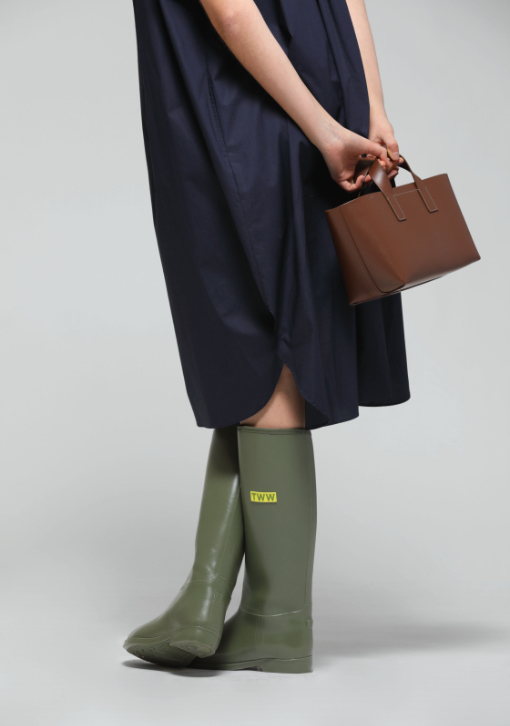 LONG RAIN BOOTS